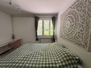 3 slaapkamers, een bureau, een strijkplank/strijkijzer, wifi