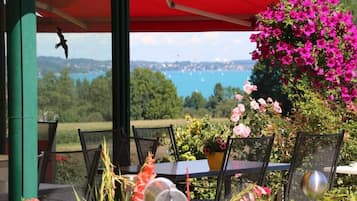 Frühstück, Mittagessen, Abendessen, Blick auf den Golfplatz 