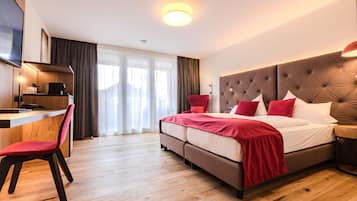 Superior Double Room, Balcony, Partial Lake View | Hypo-allergenic bedding, in-room safe, desk, free WiFi