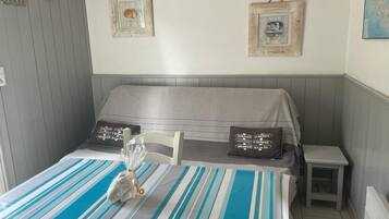 1 bedroom, iron/ironing board, travel cot, WiFi
