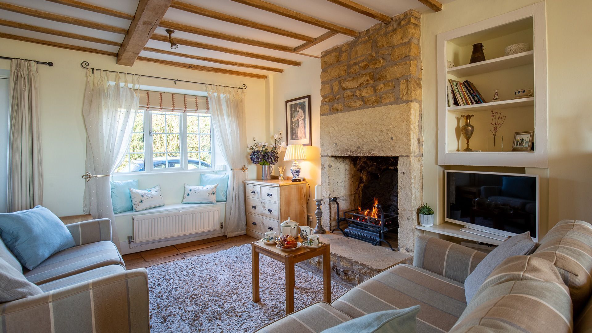 TV, fireplace, stereo