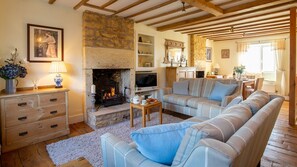 TV, fireplace, stereo