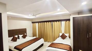 أغطية فراش متميزة ومكتب وواي فاي مجانًا وملاءات أسرّة