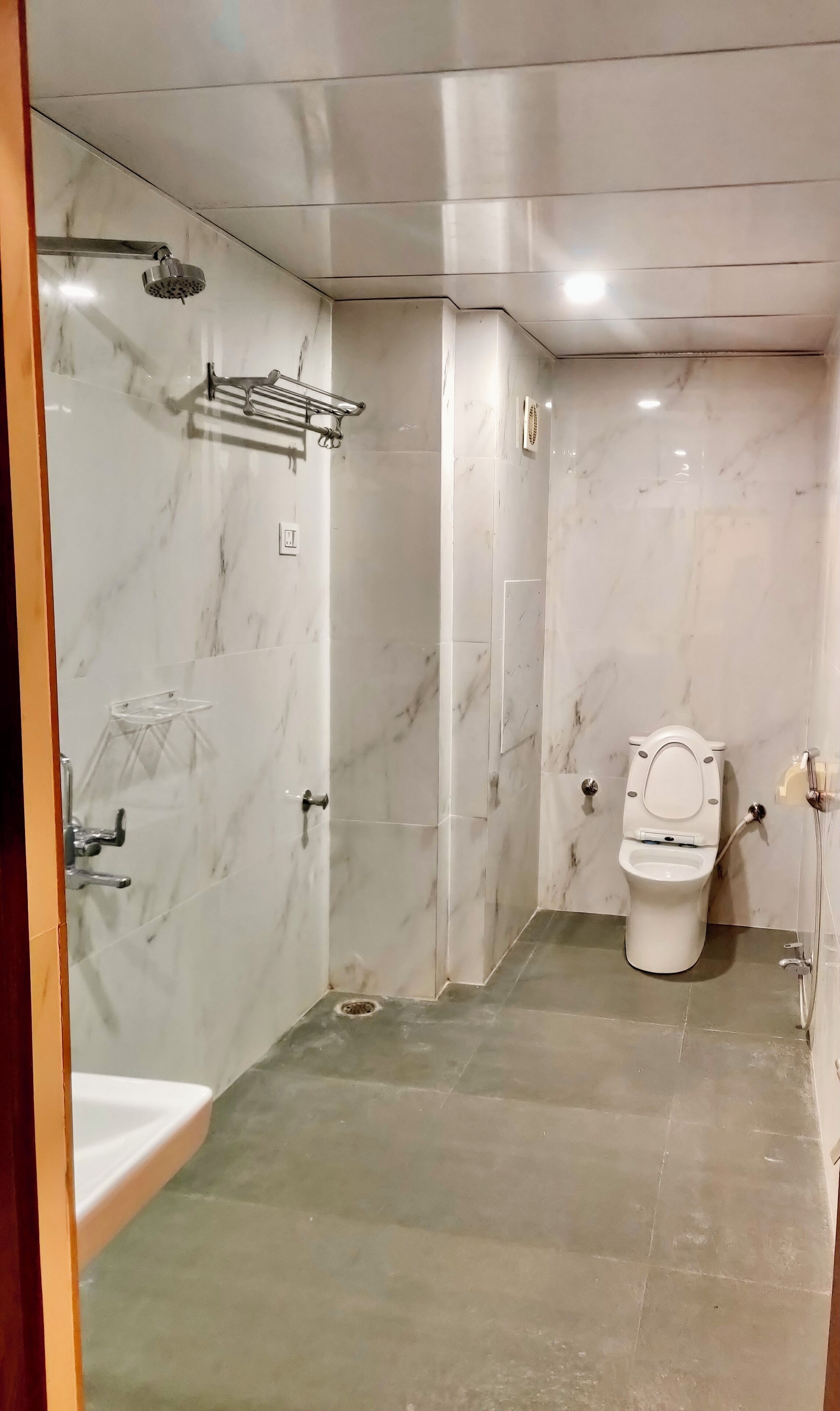 Dusj, håndklær, såpe og sjampo