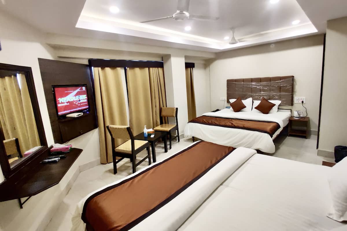 Quadrupla Deluxe | Biancheria da letto di alta qualità, una scrivania, Wi-Fi gratuito