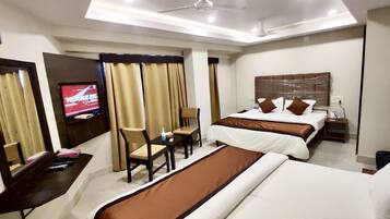 Ropa de cama de alta calidad, escritorio, wifi gratis y ropa de cama