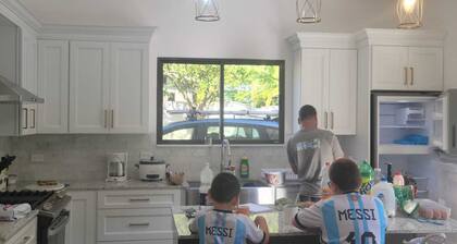 Beautiful and unique modern house, private, with pool, charcoal grill, and WiFi