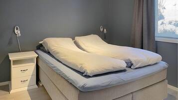 4 bedrooms, free WiFi, bed sheets