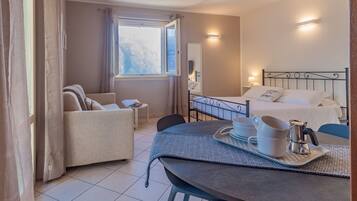 1 slaapkamer, een strijkplank/strijkijzer, gratis wifi, beddengoed