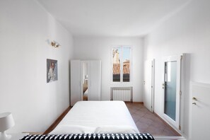 1 غرفة نوم ومكواة/لوح كي وواي فاي مجانًا وملاءات أسرّة