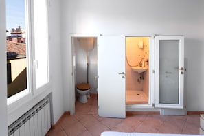 Doccia, asciugacapelli, asciugamani