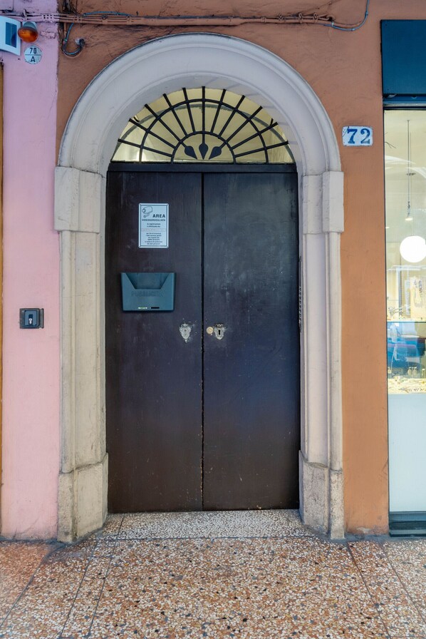 تفاصيل الفندق من الخارج