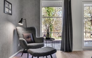 Smart-TV, Kamin, Tischtennisplatte
