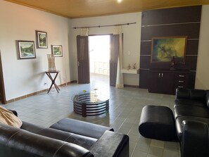 Villa | Living room - Mansão Cais do Porto DestinoBSM          (Barra de São Miguel)