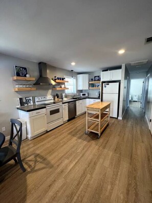 Coffee/tea maker - Winter Rates, Sixth Street Retreat (Port St. Joe)