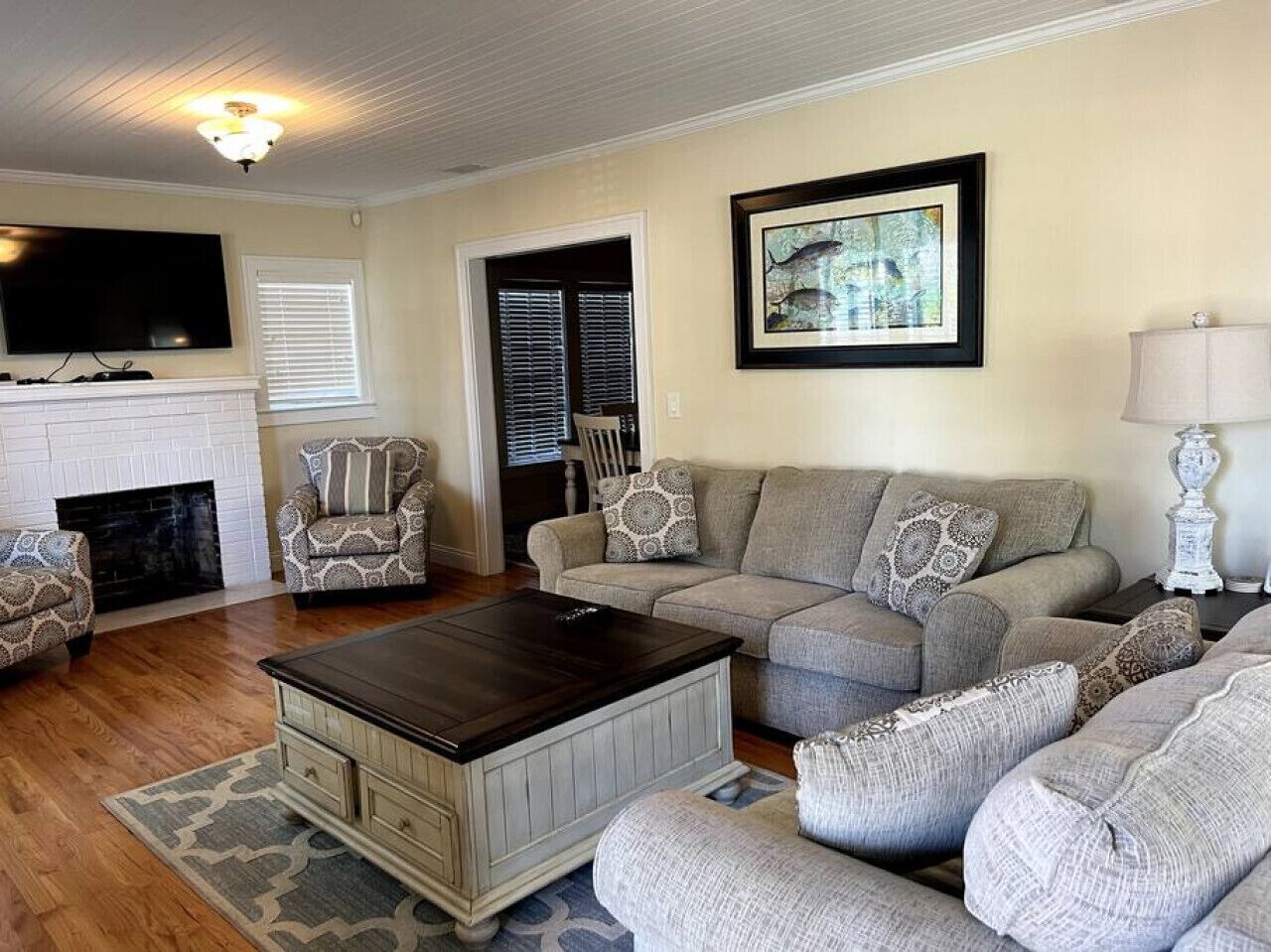 Télévision, cheminée