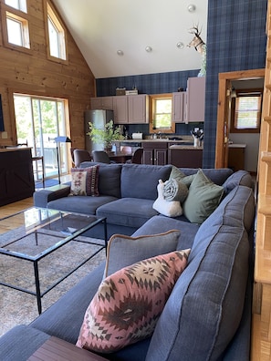 Smart-tv, pejs, videospil, bordtennisbord