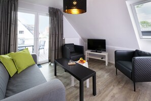 Smart-tv, dvd-afspiller, bøger, stereoanlæg