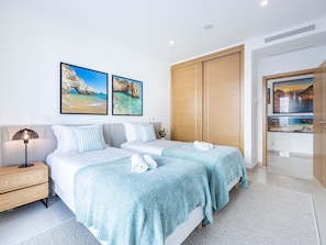 3 bedrooms, iron/ironing board, travel cot, WiFi - Adega Marina Apartments - Pool View (Lagos)