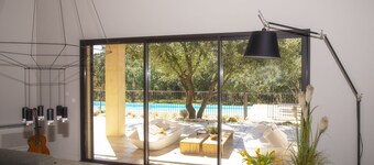 Architect-designed  villa in Provence ! swimming -pool.