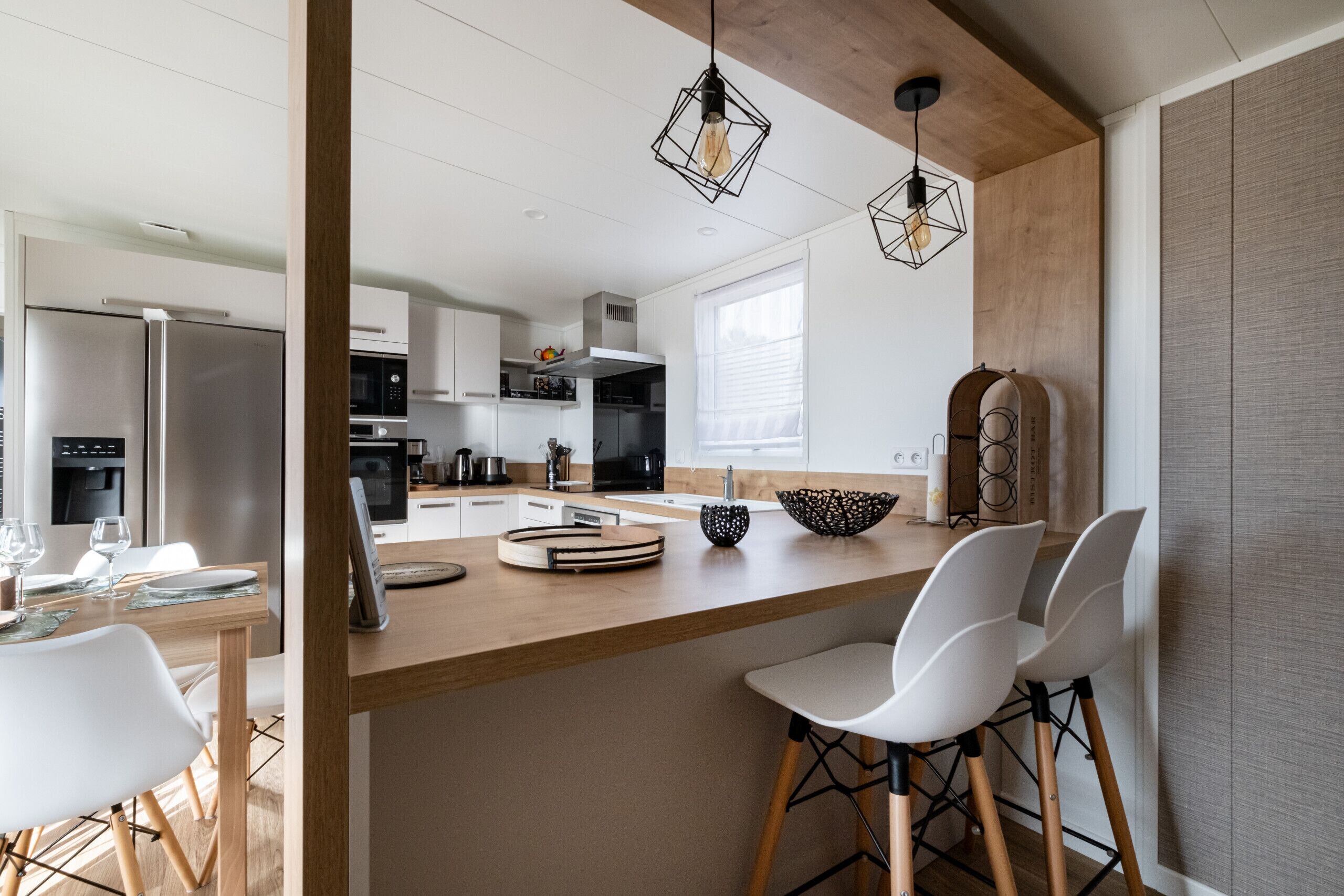 Réfrigérateur, micro-ondes, lave-vaisselle, cafetière/bouilloire