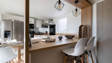 Réfrigérateur, micro-ondes, lave-vaisselle, cafetiÚre/bouilloire