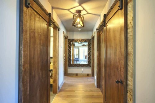 The Springhouse 2BR 2BA Hot Tub Fire Pit