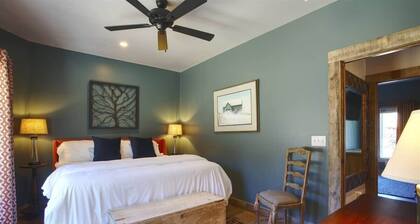 The Springhouse 2BR 2BA Hot Tub Fire Pit