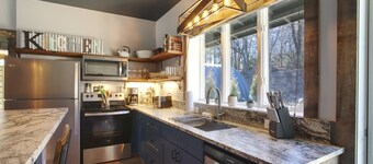 The Springhouse 2BR 2BA Hot Tub Fire Pit