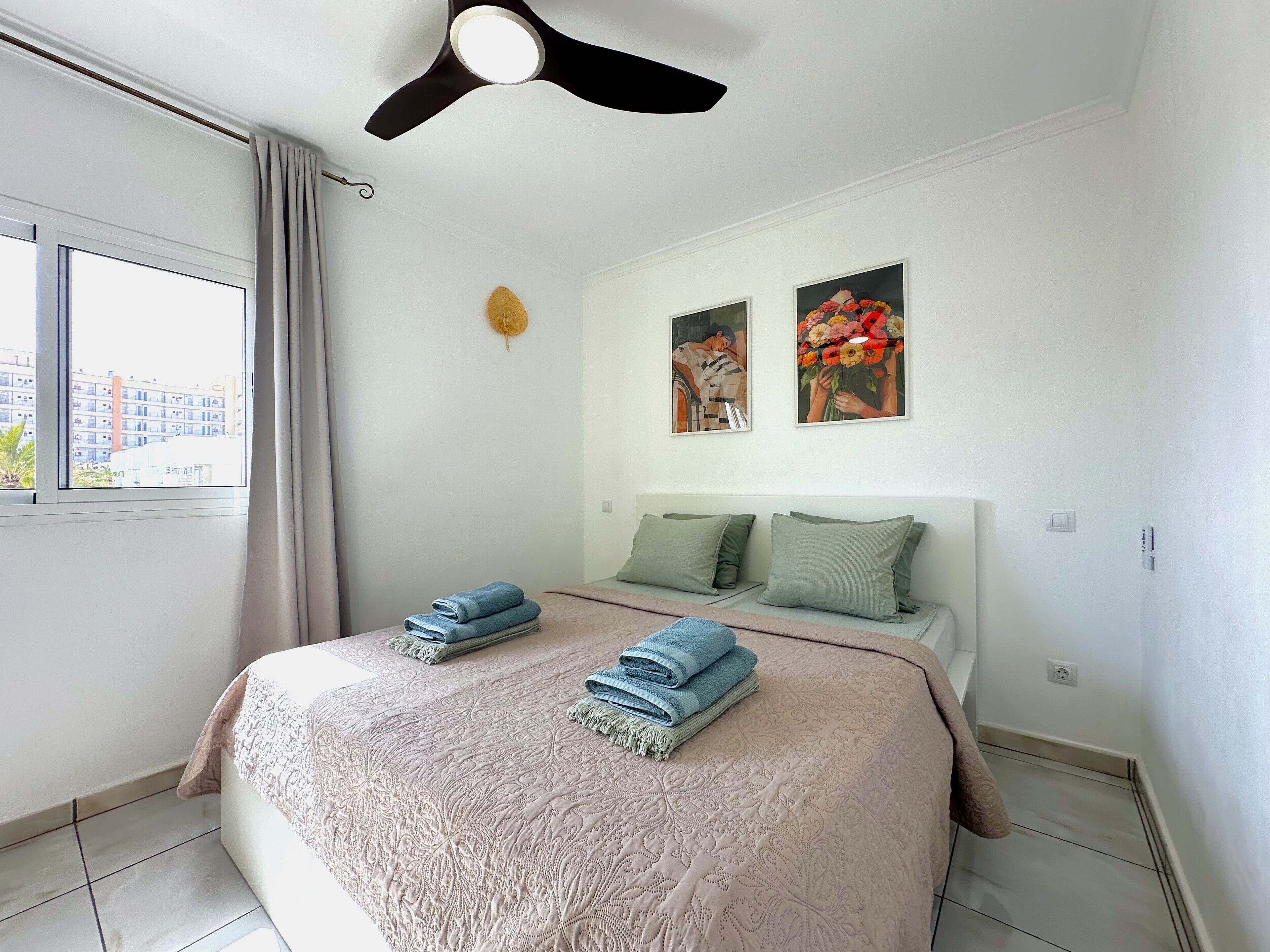 2 chambres, fer et planche à repasser, Wi-Fi, draps fournis