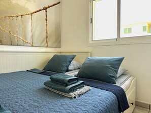 2 habitaciones, tabla de planchar con plancha, wifi y ropa de cama 