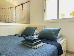 2 chambres, fer et planche à repasser, Wi-Fi, draps fournis
