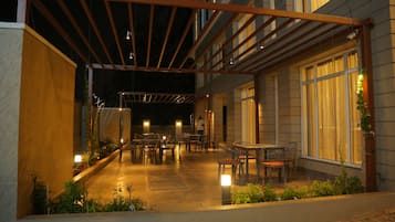 2 Restaurants, lokale und internationale Küche