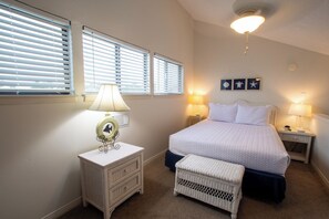 アイロン / アイロン台、WiFi (無料)、ベッドシーツ