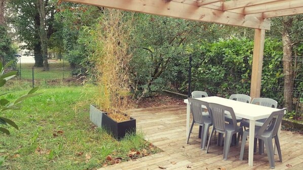 تناول الطعام بالخارج