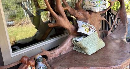 Ashford cabin,Mt. Rainier view. Private river access, 17 acres, 5 mi to MRNP