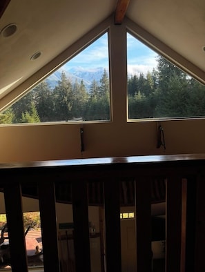 Interior - Ashford cabin,Mt. Rainier view. Private river access, 17 acres, 5 mi to MRNP (Ashford)