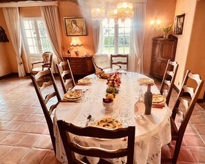 Dining - Bretton Stone Villa  nearby the beatiful sandy beaches palmtree garden  (Plounéour-Brignogan-plages)