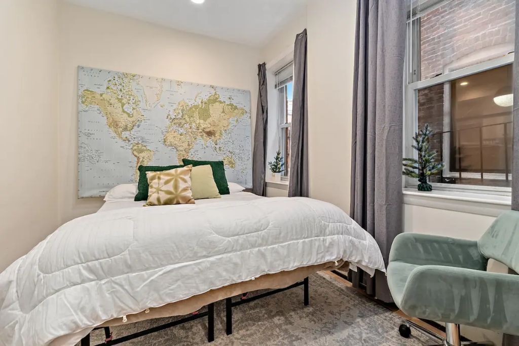 2 bedrooms, desk, iron/ironing board, travel crib