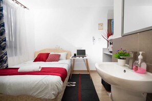 Free WiFi - East Studio Accomodations (Syokimau)