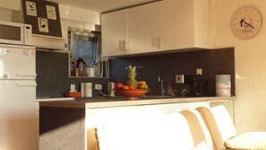 Kylskåp, mikrovågsugn, ugn och diskmaskin