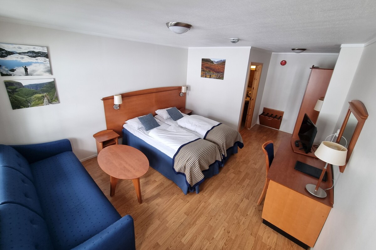Double Room | Down comforters, desk, laptop workspace, WiFi (free)