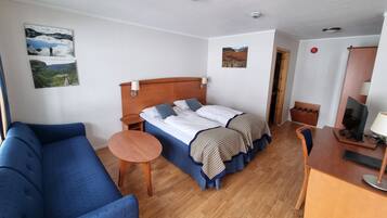 Double Room | 3 bedrooms, down comforters, desk, laptop workspace