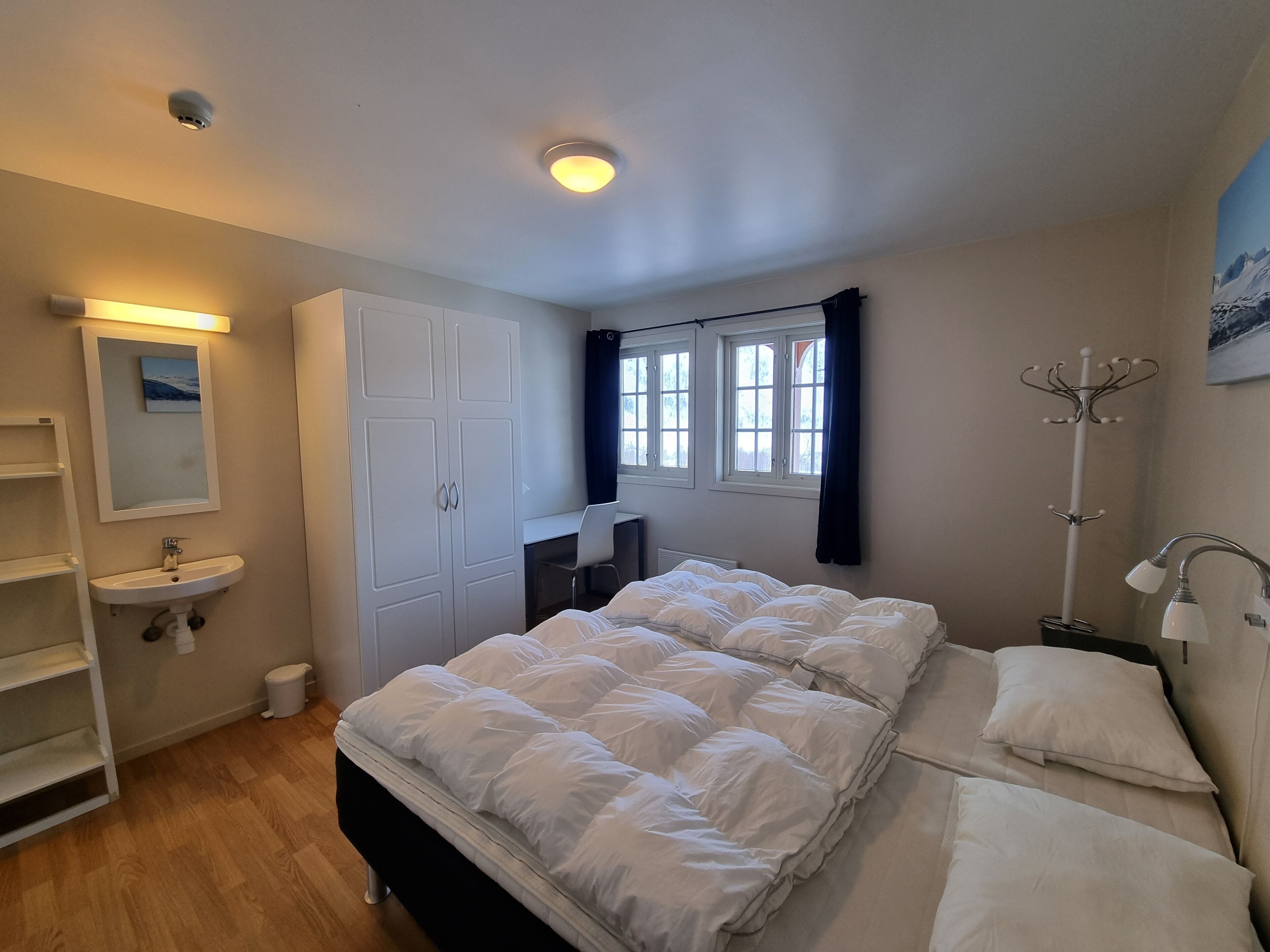 Comfort Apartment (Breakfast not included) | Couette en duvet d'oie, bureau