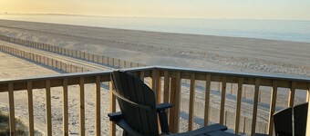 Completely Renovated Modern Condo On the Water Sandcastle 6A