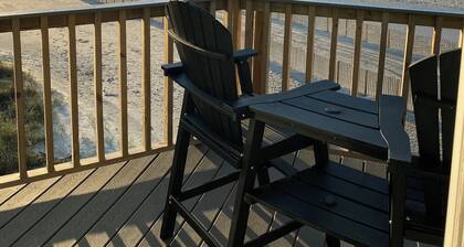 Completely Renovated Modern Condo On the Water Sandcastle 6A