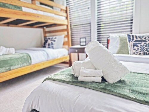 Modern South End Home that  Sleeps 10 - Walk to Bars!