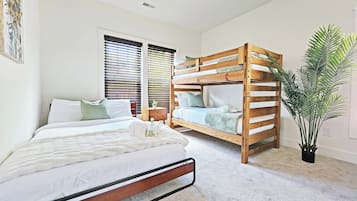 4 bedrooms, desk, iron/ironing board, free WiFi