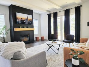 Smart-tv en een open haard