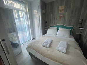 2 bedrooms, iron/ironing board, travel crib, free WiFi